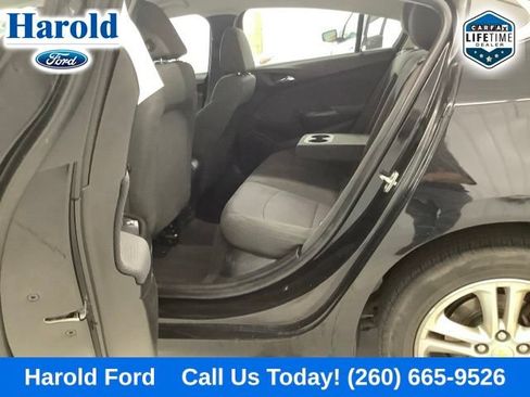 Used 2018 Chevrolet Cruze LT w/ LT Convenience Package FWD image 13