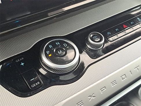 Certified 2025 Ford Expedition Active image 18