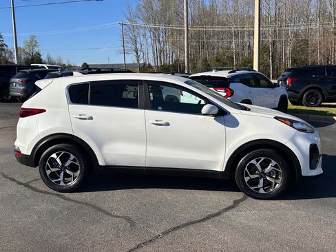 Used 2022 Kia Sportage LX image 2
