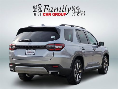 Used 2025 Honda Pilot Touring image 4