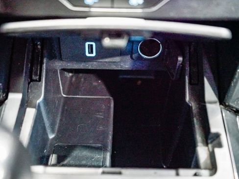 Used 2019 Ford Explorer XLT w/ Equipment Group 202A image 22