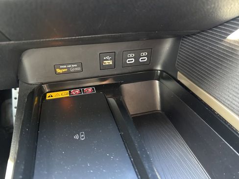 Used 2025 Toyota Camry SE image 6