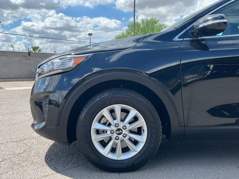 Used 2019 Kia Sorento L FWD image 11