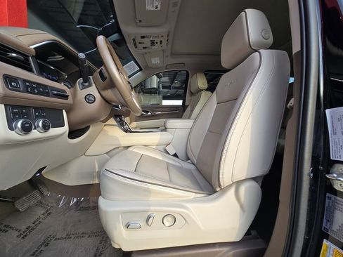Used 2021 GMC Yukon Denali w/ Denali Premium Package AWD/4WD image 4