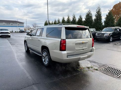 Used 2016 Chevrolet Suburban LTZ image 6