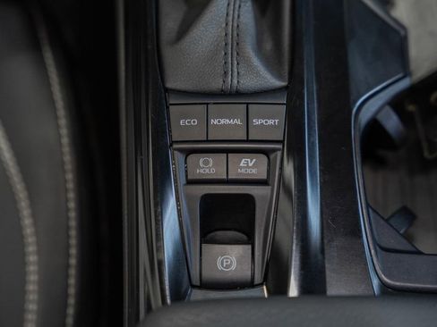 Used 2025 Toyota Camry SE image 25