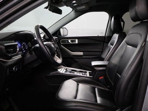 Used 2024 Ford Explorer XLT w/ Equipment Group 202A image 12