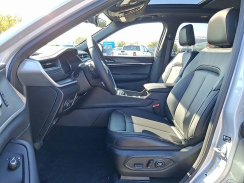 New 2025 Jeep Grand Cherokee Limited AWD/4WD image 11