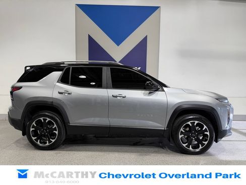 Used 2025 Chevrolet Equinox LT FWD image 4