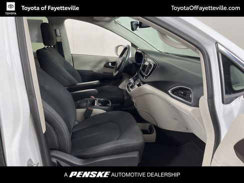 Used 2018 Chrysler Pacifica Touring Plus image 5