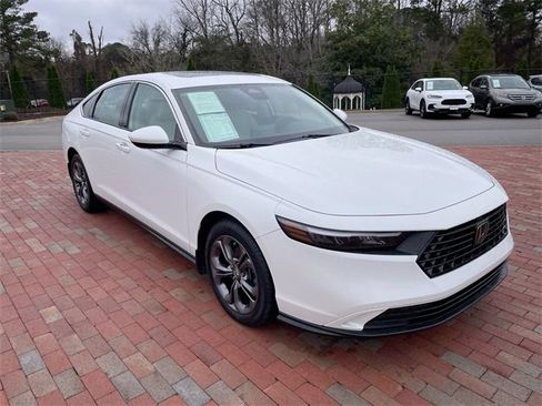 Certified 2023 Honda Accord EX image 38