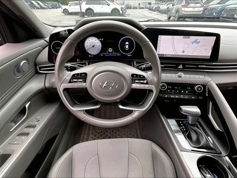 Used 2023 Hyundai Elantra SEL w/ Convenience Package FWD image 16