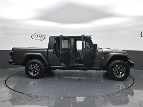 Used 2025 Jeep Gladiator Rubicon w/ Convenience Group image 30