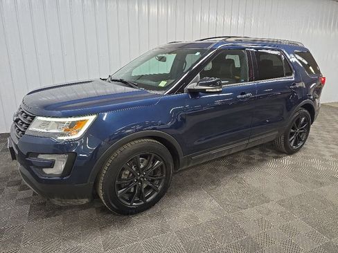 Used 2017 Ford Explorer XLT w/ Equipment Group 202A FWD image 6