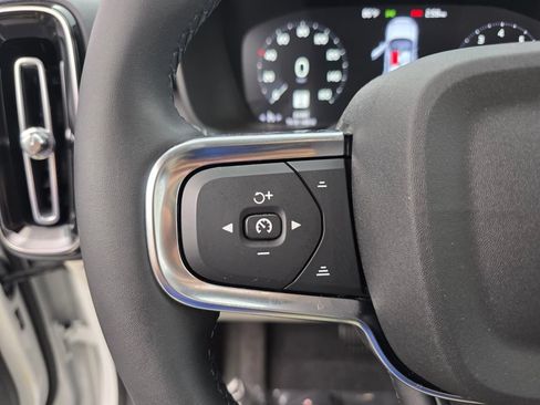 Used 2022 Volvo XC40 T5 Momentum w/ Premium Package AWD/4WD image 17