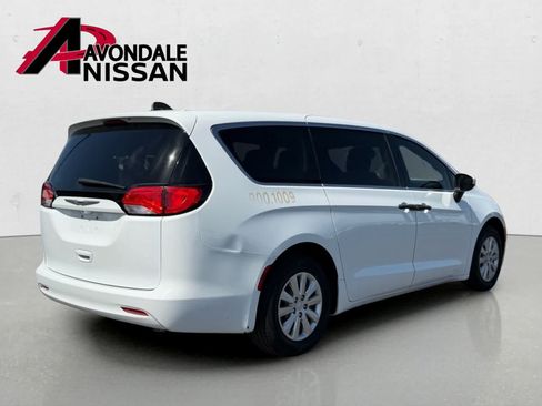 Used 2021 Chrysler Voyager L FWD image 6