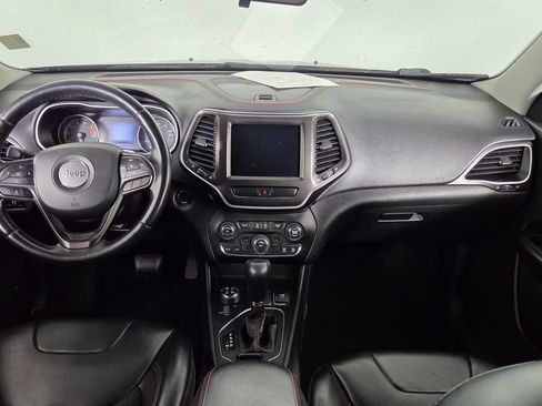 Used 2020 Jeep Cherokee Trailhawk AWD/4WD image 34