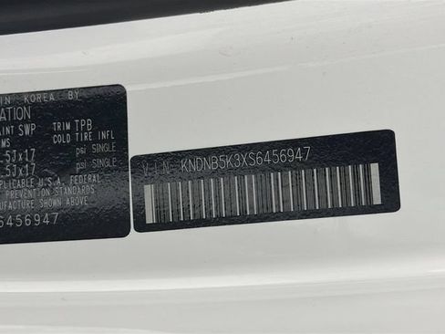 Used 2025 Kia Carnival FWD image 40