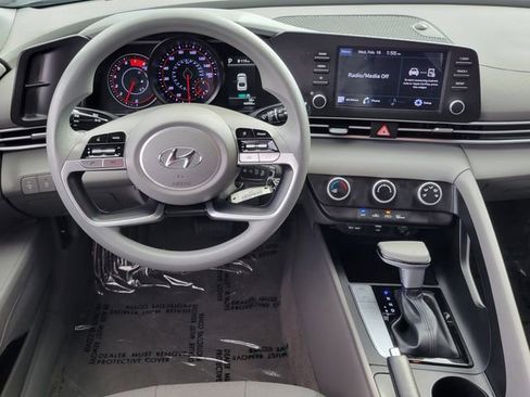 Certified 2023 Hyundai Elantra SE image 4