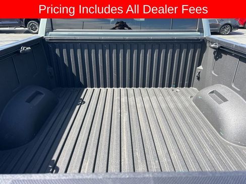 Used 2025 Toyota Tundra Limited AWD/4WD image 18