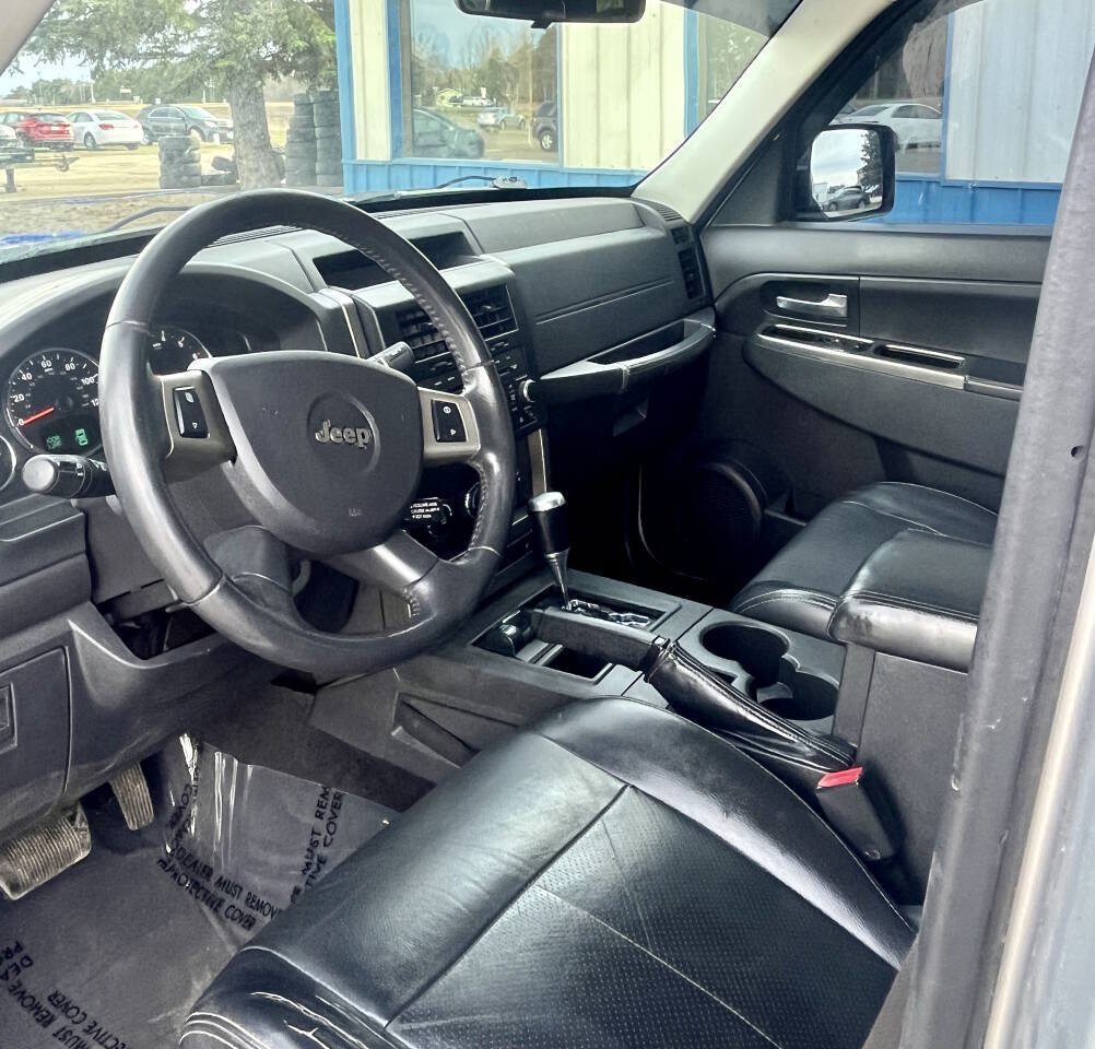 Used 2010 Jeep Liberty Renegade w/ Comfort Seating Group AWD/4WD image 7