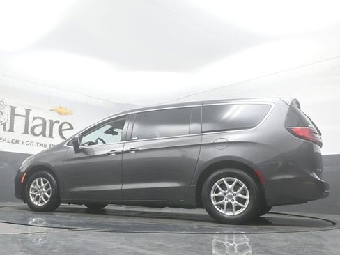 Used 2023 Chrysler Pacifica Touring-L FWD image 55