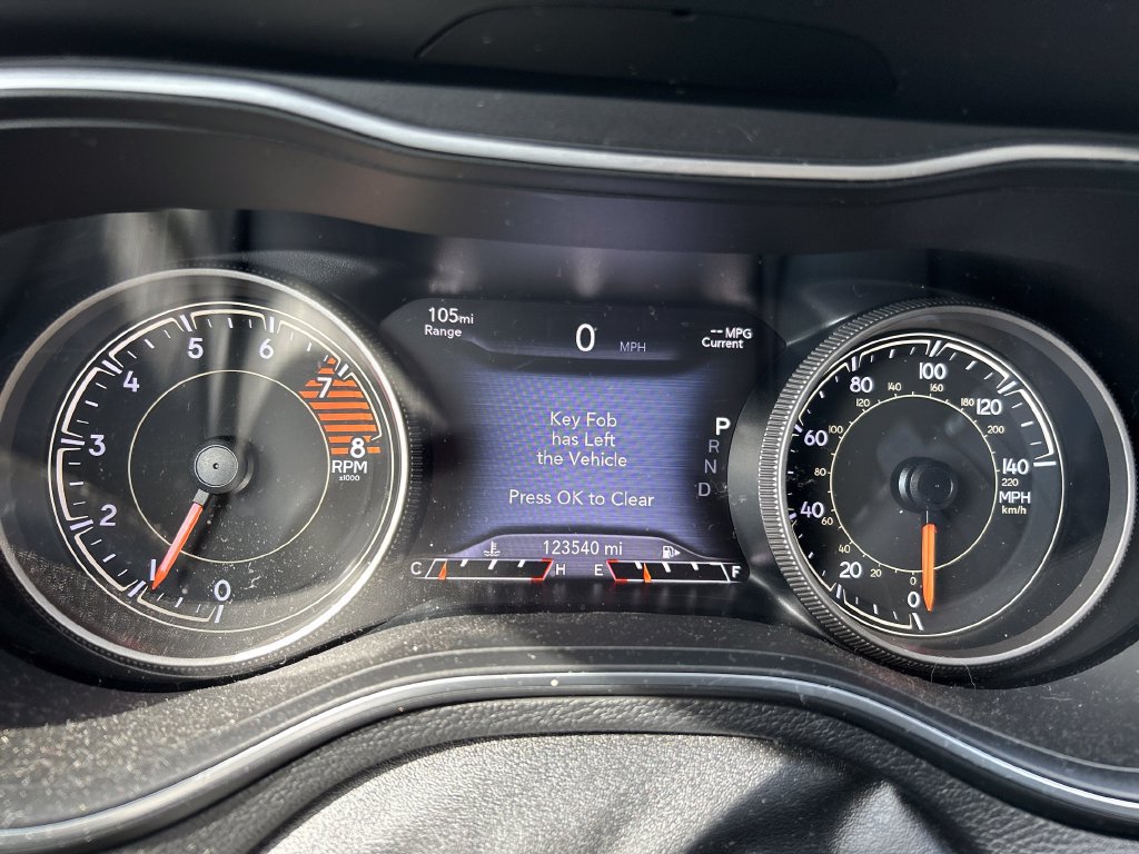 Used 2019 Jeep Cherokee Trailhawk w/ Cold Weather Group AWD/4WD image 12