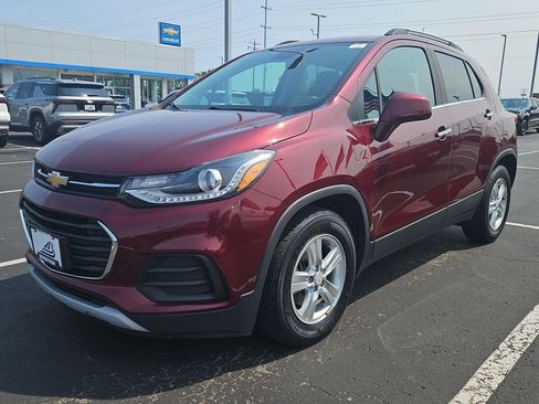 Used 2017 Chevrolet Trax LT w/ LT Convenience Package FWD image 4
