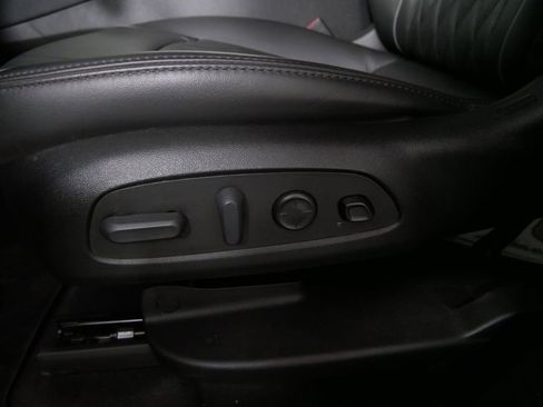 Used 2023 Buick Enclave Avenir image 18