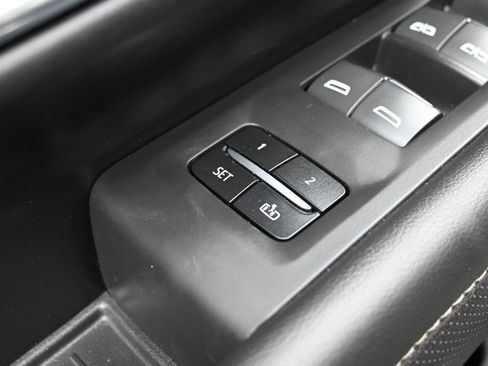 Used 2022 Chevrolet Tahoe Premier AWD/4WD image 25
