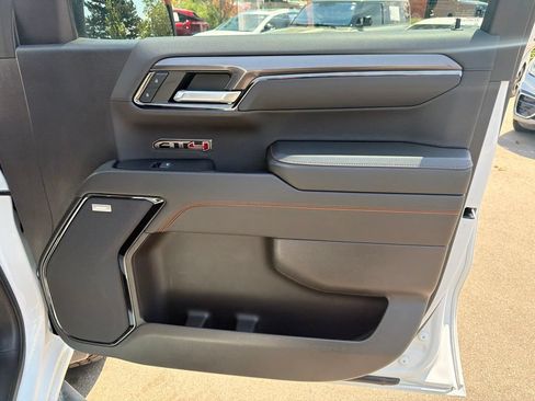 Used 2022 GMC Sierra 1500 AT4 w/ AT4 Preferred Package AWD/4WD image 11