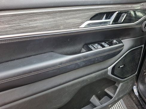 Used 2022 Jeep Wagoneer Series III w/ Premium Group I image 13