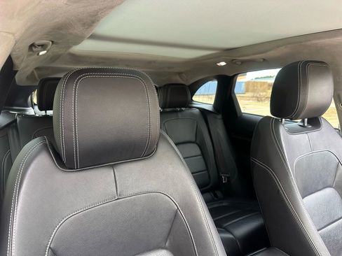 Used 2017 Jaguar F-PACE R-Sport image 32