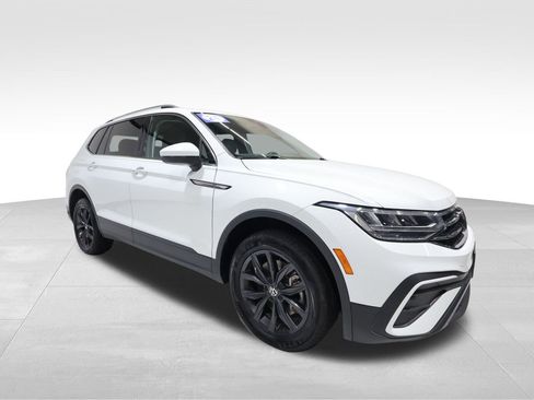 Used 2024 Volkswagen Tiguan SE image 6