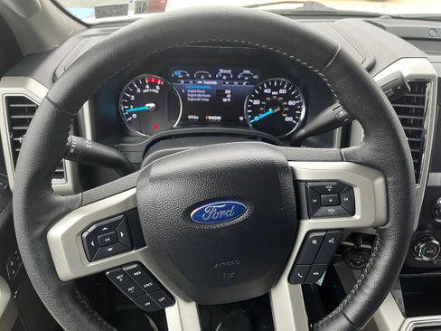 Certified 2020 Ford F350 Lariat w/ Chrome Package image 21