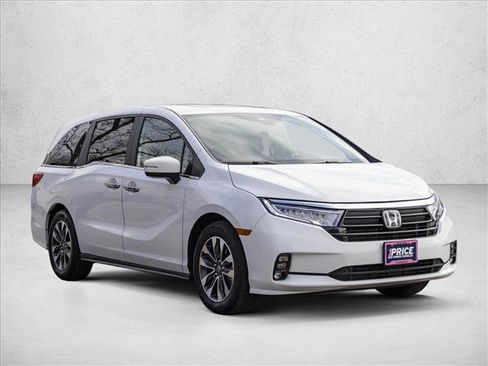 Used 2023 Honda Odyssey EX-L image 3