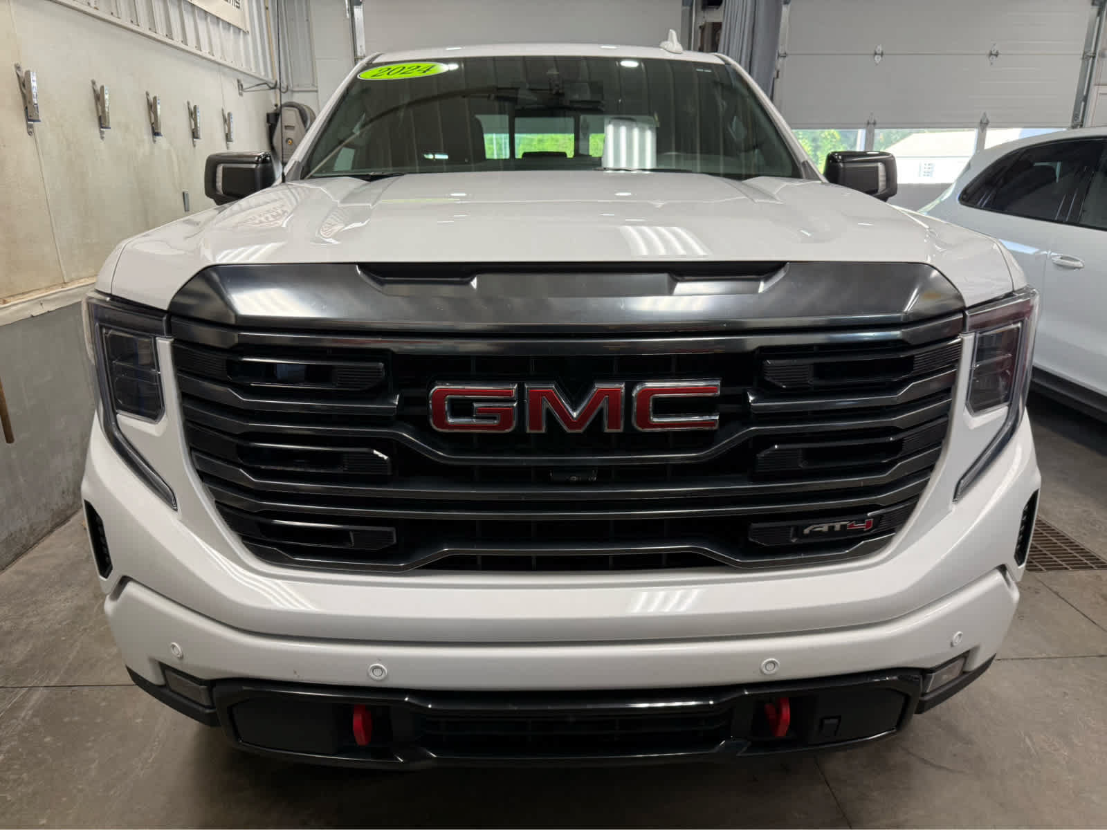 Used 2024 GMC Sierra 1500 AT4 w/ AT4 Preferred Package AWD/4WD image 2