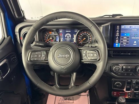 Certified 2025 Jeep Wrangler Unlimited Rubicon w/ Convenience Group AWD/4WD image 40