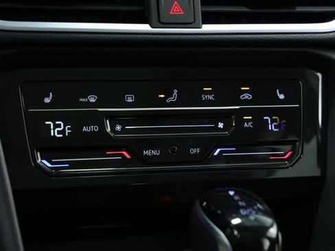 New 2025 Volkswagen Taos SE w/ Panoramic Sunroof Package image 19