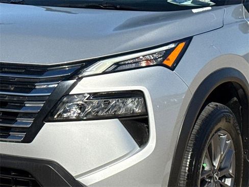 Certified 2025 Nissan Rogue S image 5