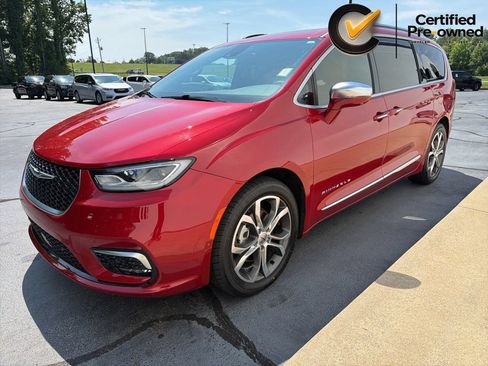 Used 2024 Chrysler Pacifica Pinnacle w/ Trailer Tow Group FWD image 13