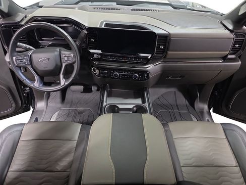 Used 2025 Chevrolet Silverado 2500 ZR2 w/ Technology Package image 9