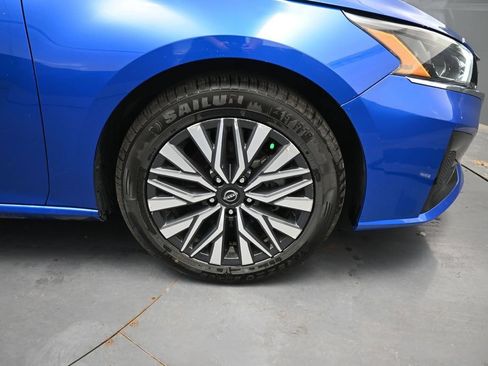 Used 2025 Nissan Altima 2.5 SV FWD image 18