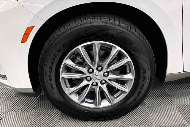 Used 2023 Buick Enclave Essence FWD image 9