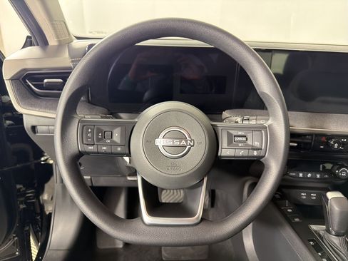 Used 2026 Nissan Kicks SV FWD image 17
