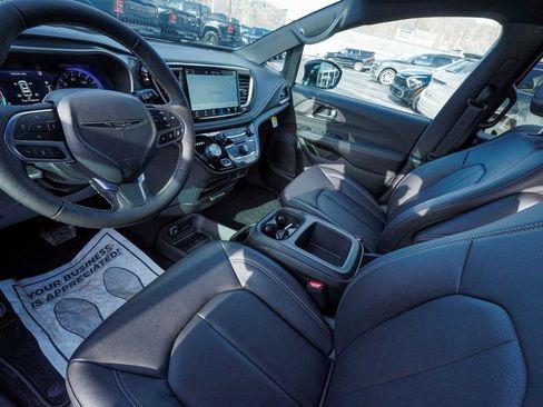New 2026 Chrysler Pacifica Select image 14