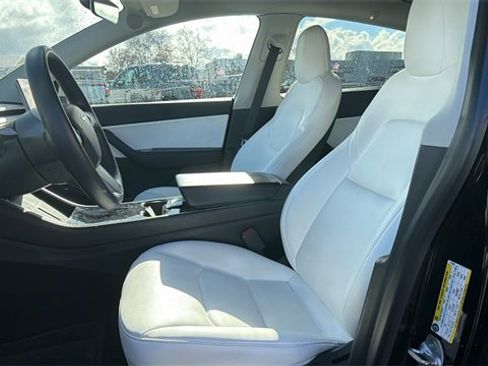 Used 2021 Tesla Model Y Long Range image 9