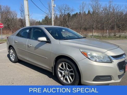 Used 2015 Chevrolet Malibu LT w/ Power Convenience Package image 24