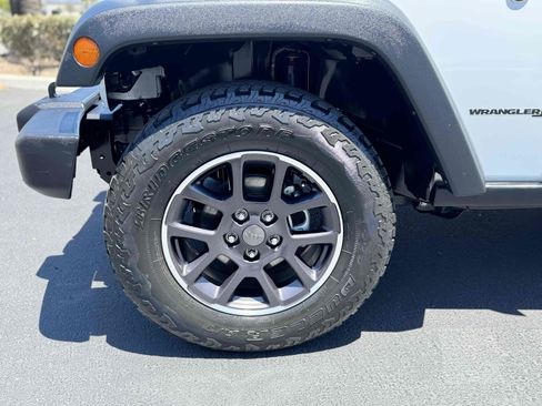 Used 2018 Jeep Wrangler Rubicon w/ Power Convenience Group AWD/4WD image 19