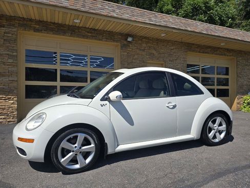 Used 2008 Volkswagen Beetle Triple White Edition FWD image 16